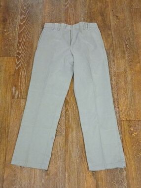 Dockers Men's Relaxed Fit Flat Front Pants in Light Gray